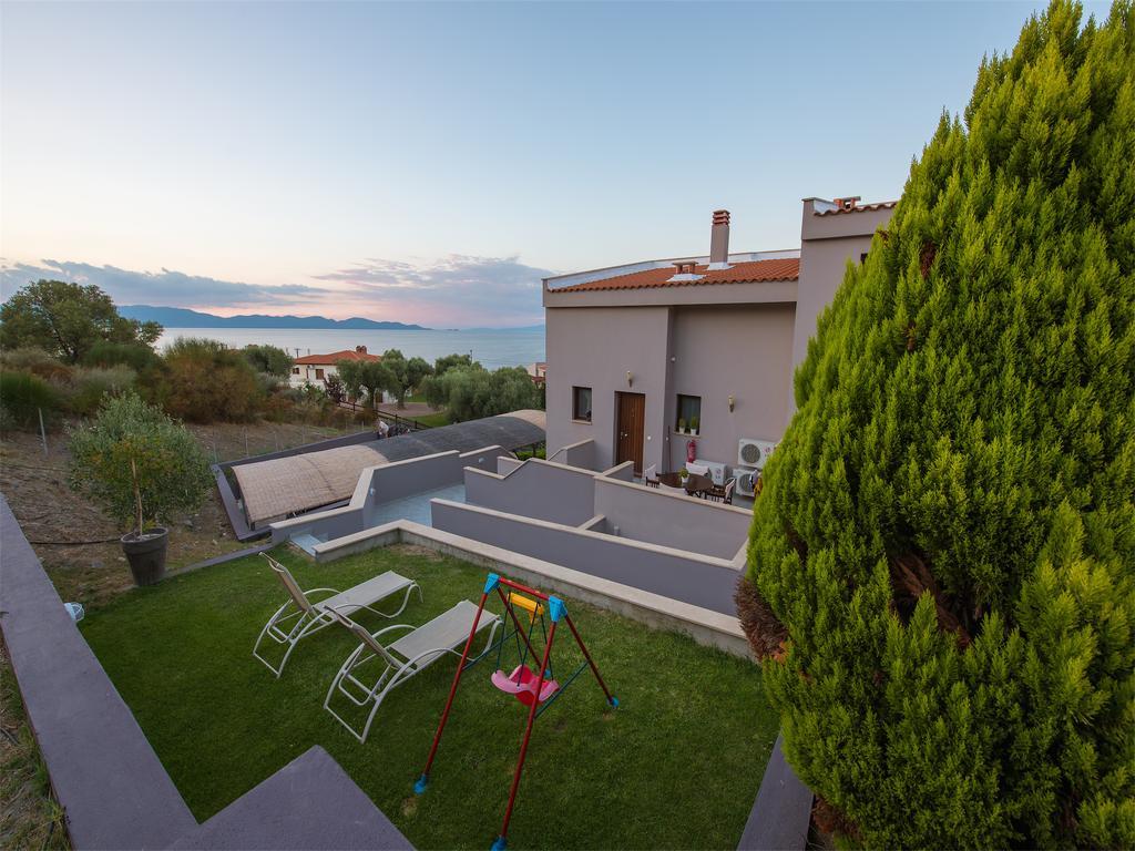Athos Villas - Luxury Seaside Villas Komitsa Екстериор снимка